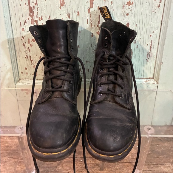 Dr. Martens Shoes - Women’s Dr. Martens Pascal black leather lace up boots